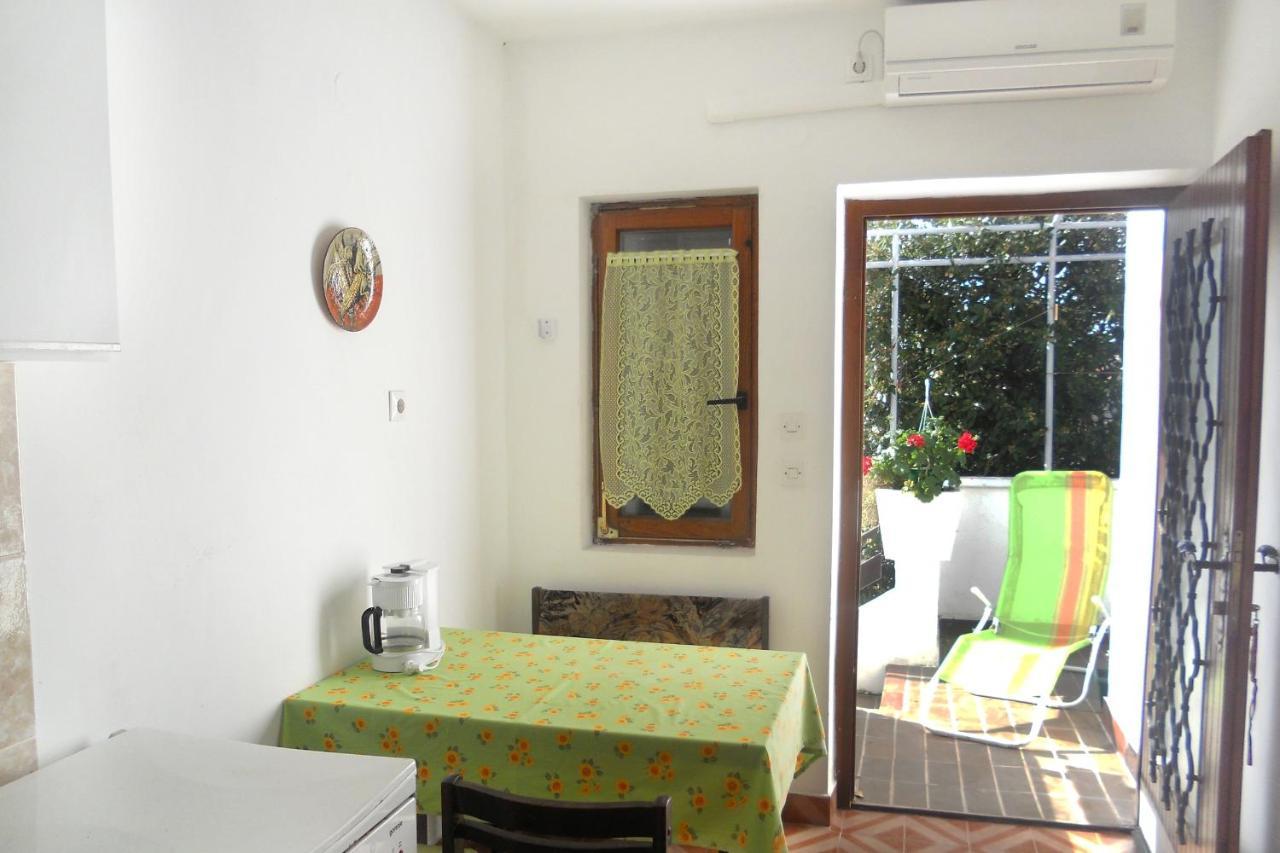 Apartment Supetarska Draga - Donja 5030A Eksteriør billede